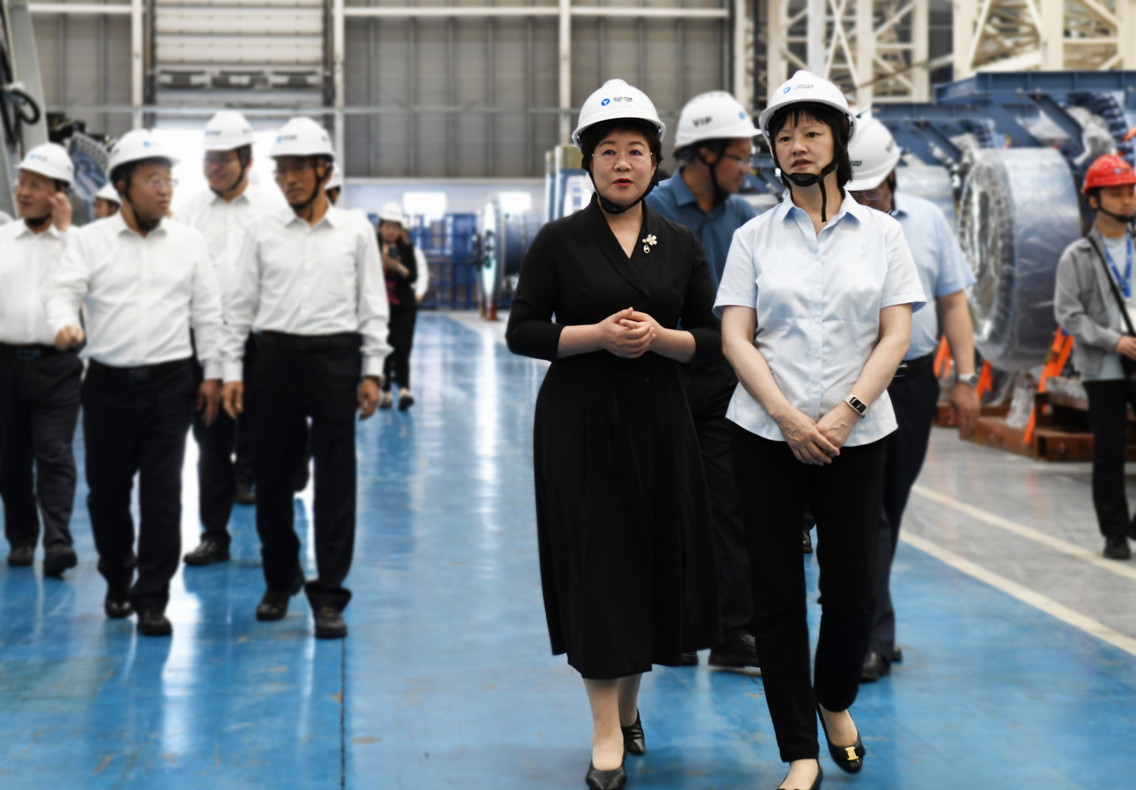 阿拉善盟盟委书记黄雅丽前往人生就是搏股份调查调研